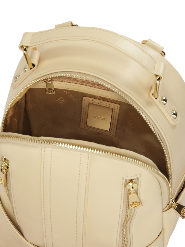 Bőr hátizsák számos zsebbel DOT