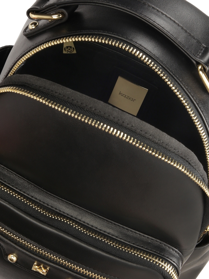 Bőr hátizsák számos zsebbel DOT