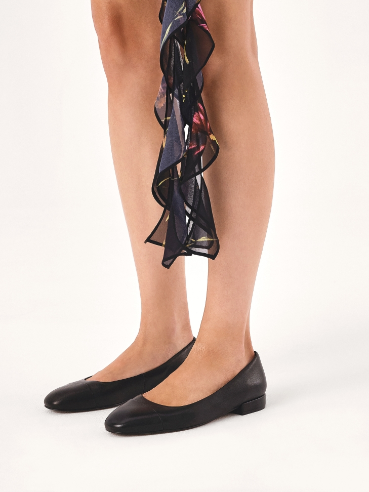 Fekete lapos sarkú szivattyú BRIZA