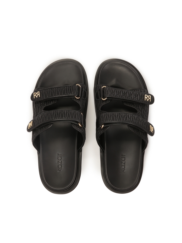 Fekete dombornyomott bőr csúszdák kényelmes talpon DESIRE