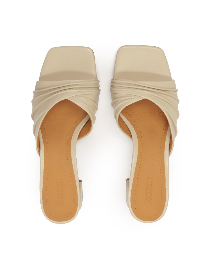 Gyűrött bőr sarokcipő SENA