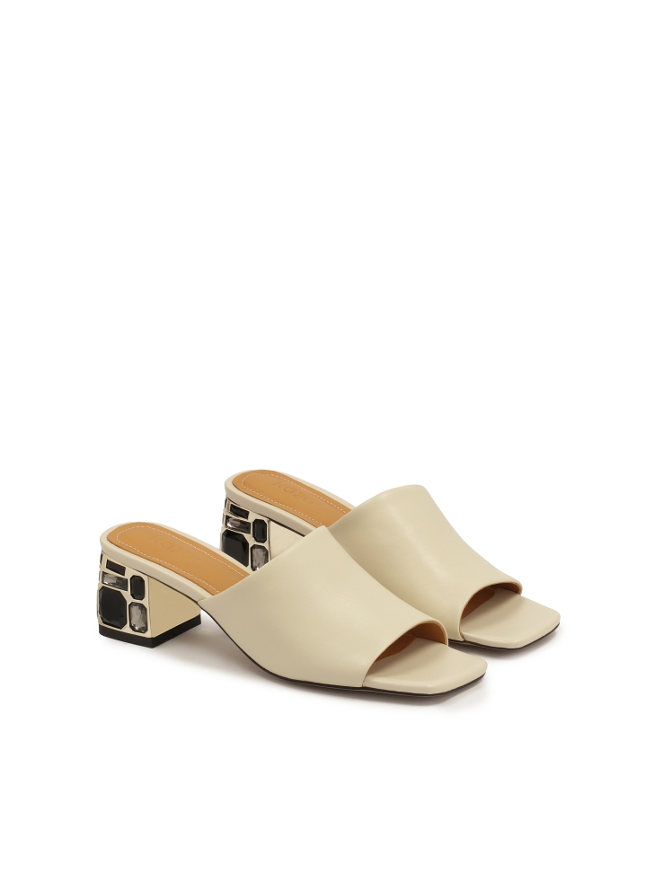 Elegáns, kövekkel díszített sarokkal ellátott cipellők  CARLYN