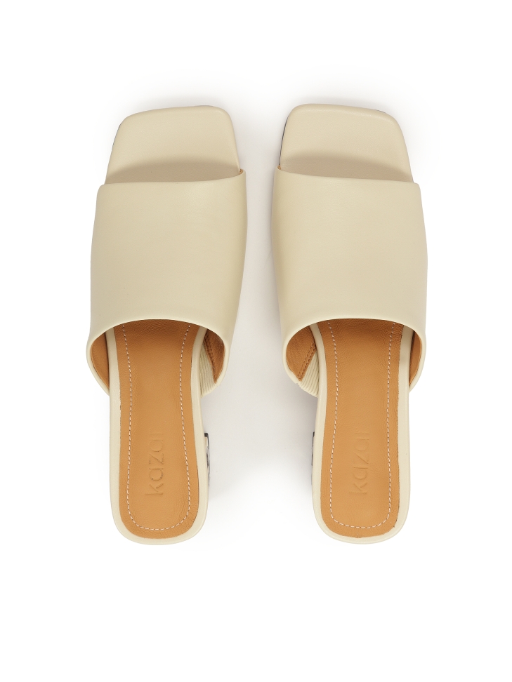 Elegáns, kövekkel díszített sarokkal ellátott cipellők  CARLYN