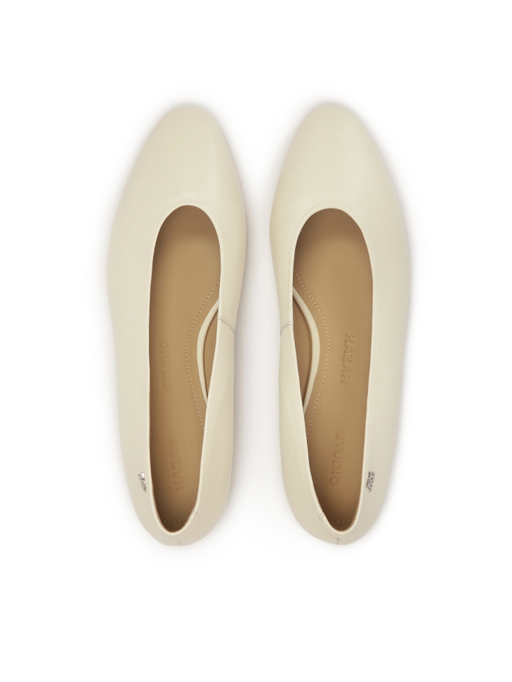 Monogramos natúr bőrből készült, csúszós, monogramos szivattyú KS OTTILIE