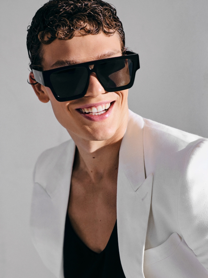 Fekete napszemüveg vastag kerettel KASPIANO