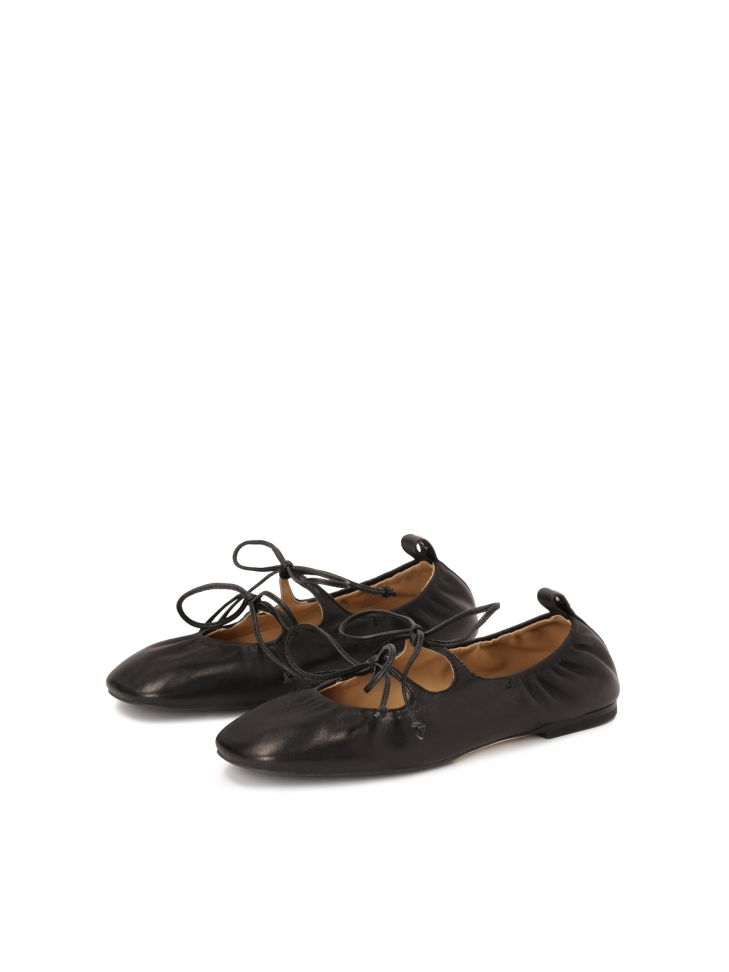 Fekete balerinák tangával megkötve  KS AVRIL