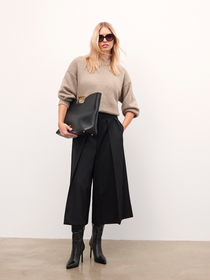 Nagy, fekete, szabályos formájú kézitáska AUDREY