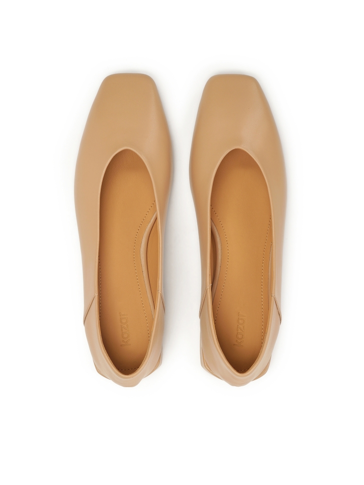 Bézs színű lapos bőr szivattyú KAIRI