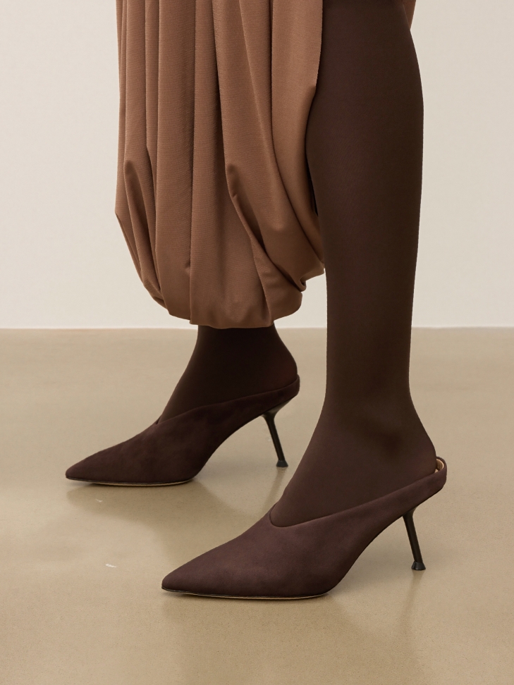 Barna öszvérek egy hajlított tűn  KS ELYSIE