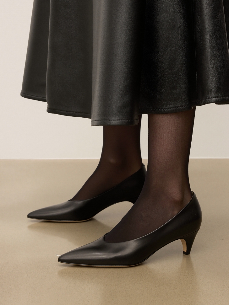 Fekete hegyes orrú szivattyú KS NARINE