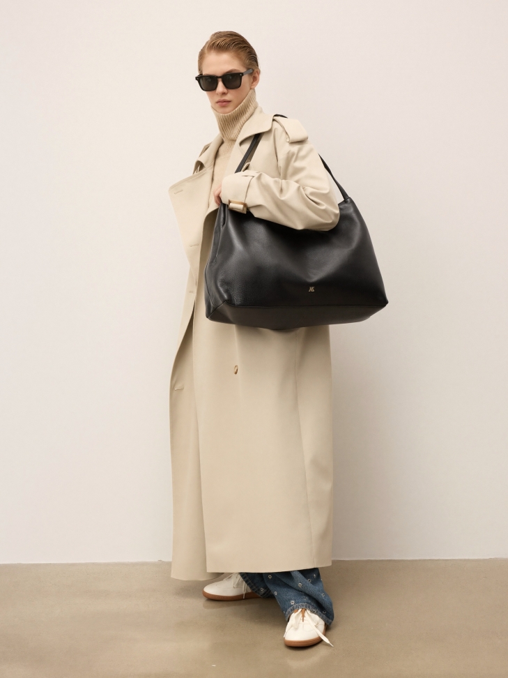 Fekete trapéz kézitáska vállpánttal KS LIVJA