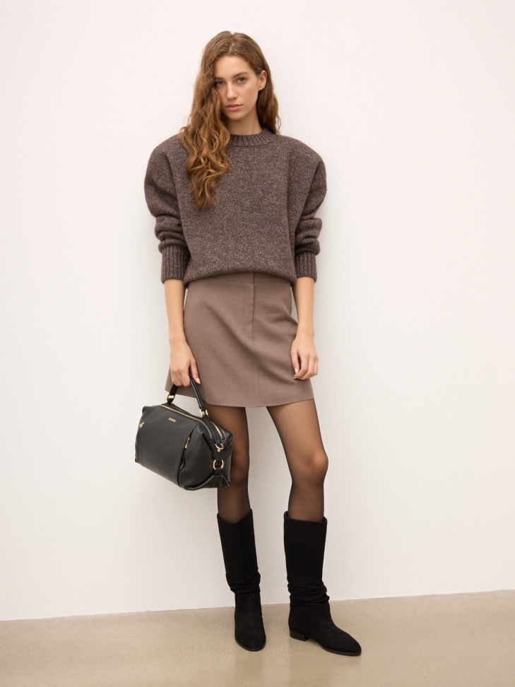 Fekete bőr csomagtartó kézitáska és arany részletek ROCE