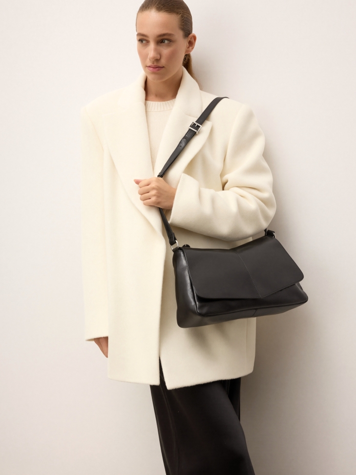 Fekete táska pánttal SOLEVIE