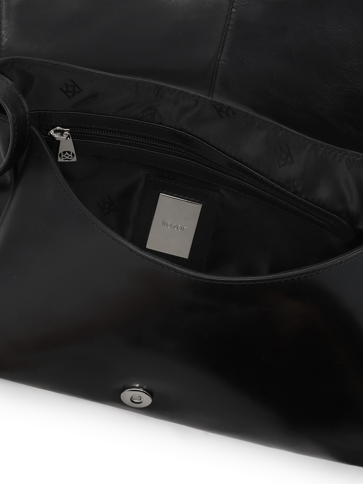 Fekete táska pánttal SOLEVIE