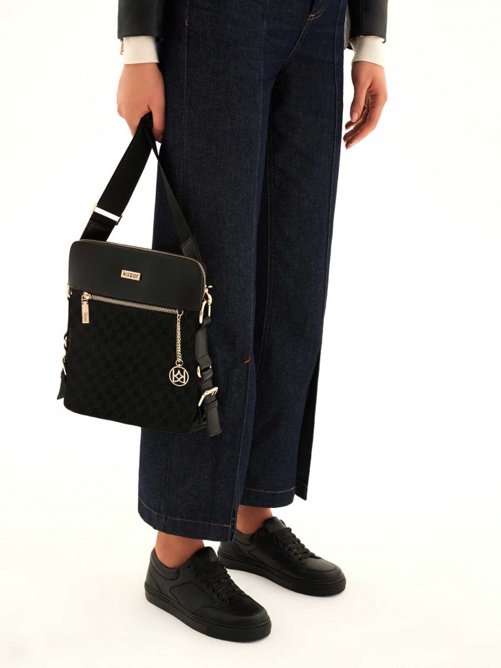 Női fekete futártáska LORA